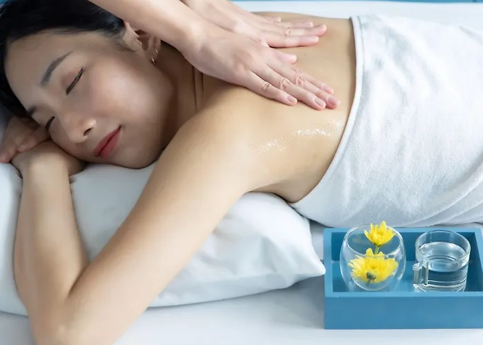 128 And Massage 아파트호텔