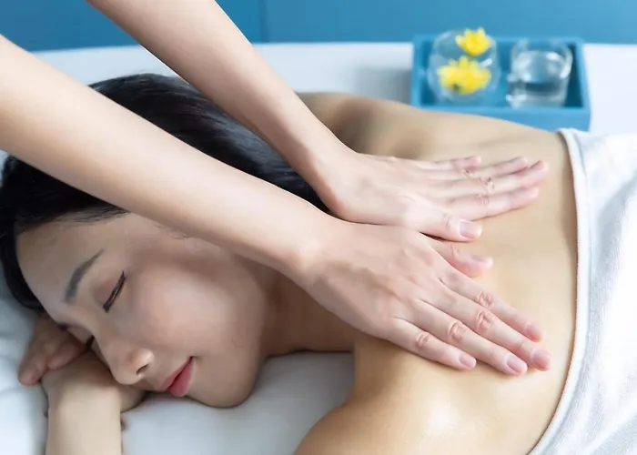 128 And Massage 아파트호텔